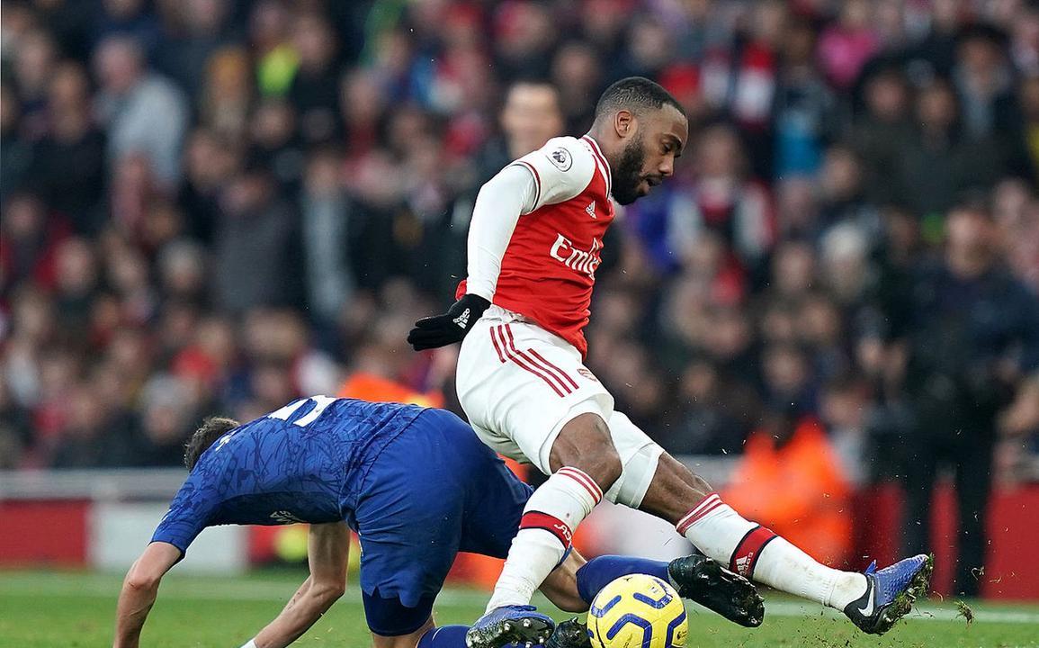 包含利物浦客场艰难战胜对手，小组赛三连胜的词条