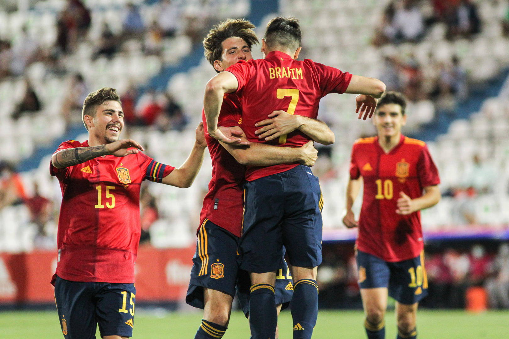 杏彩体育app下载-包含欧国联赛程！欧洲国家联赛赛场上演巅峰对决的词条