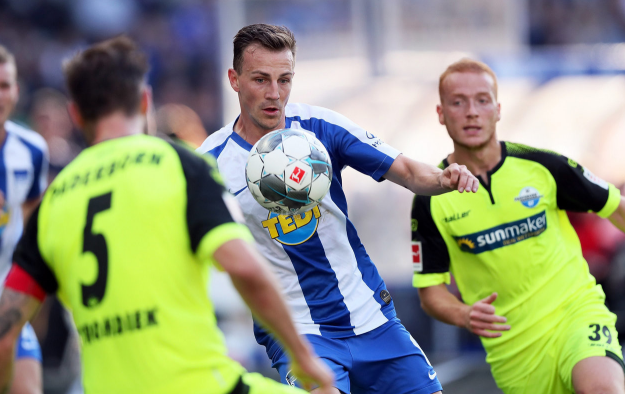 杏彩体育-柏林赫塔客场险胜，发挥出色领跑中游积分榜的简单介绍