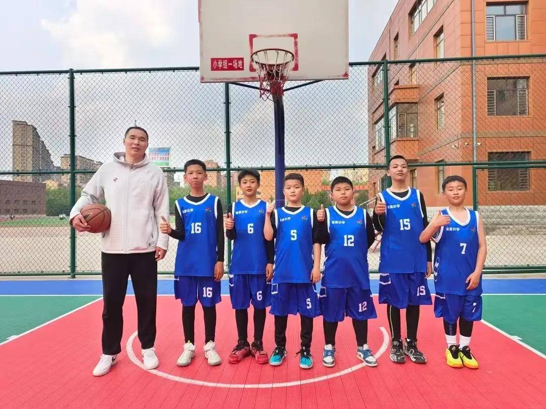 杏彩体育app-精湛技艺展现赛场精彩，观众尽情感受篮球魅力