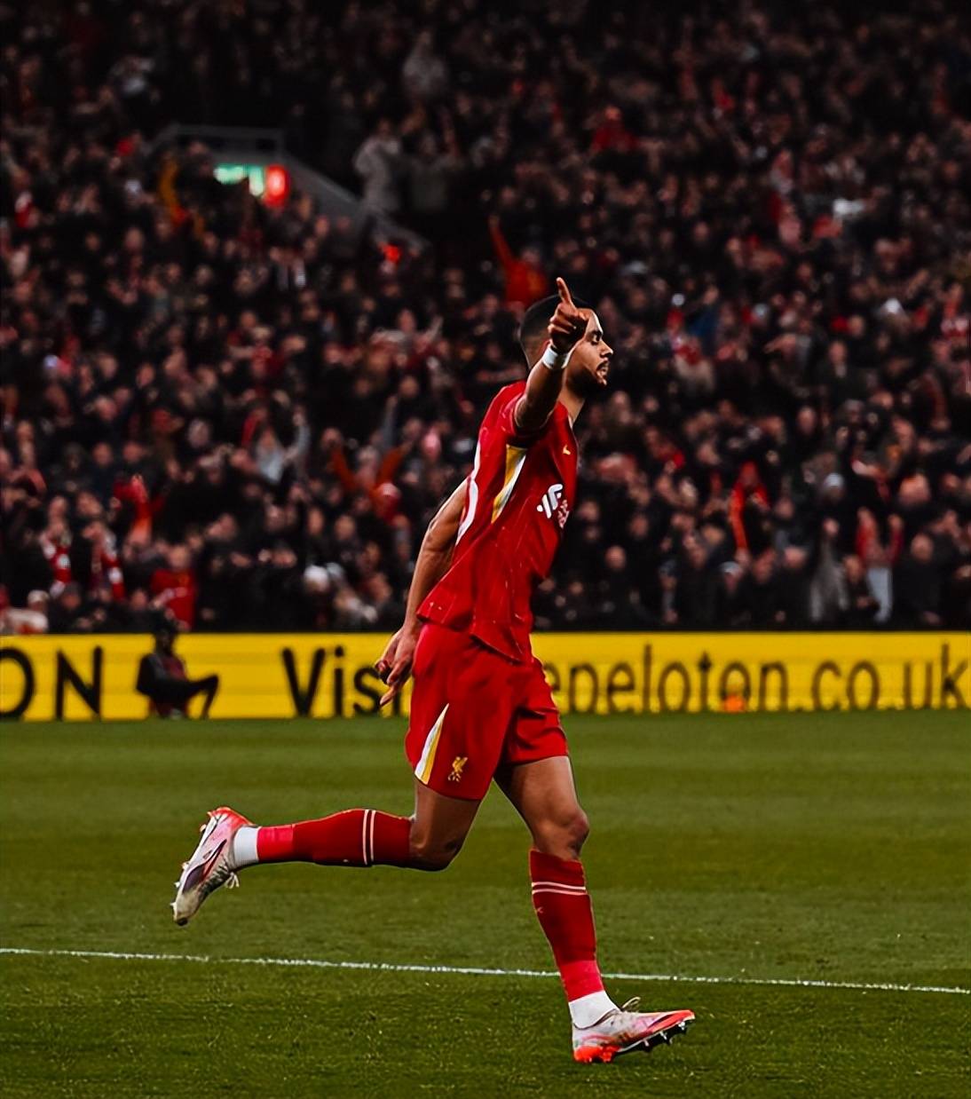 杏彩体育-包含利物浦主场大胜，一马当先晋级16强的词条