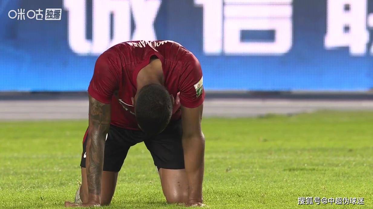 包含上海绿地申花战平广州恒大，继续领跑中超的词条