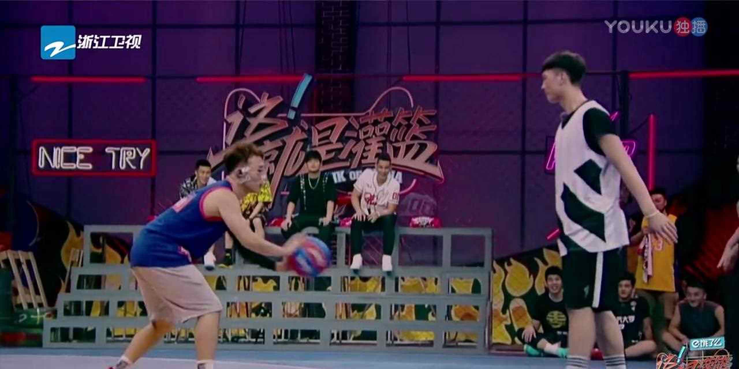 杏彩体育亚洲官网-赛场上出现反转情节，观众掌声不断