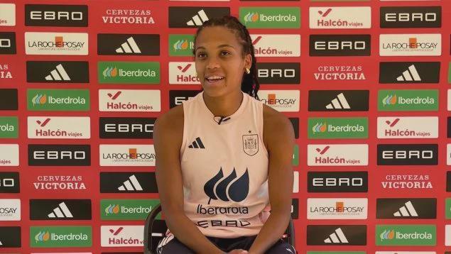 足球女神：女足球员登上冠军宝座