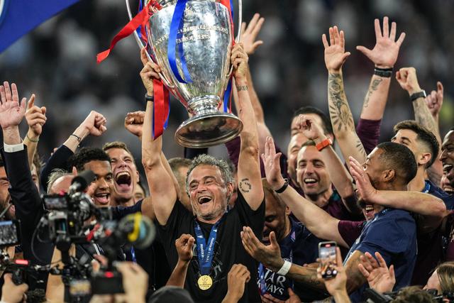 巴黎圣日耳曼轻松连胜，夺冠奖杯来者居上的简单介绍