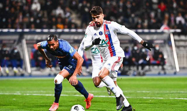 里昂主场连胜告终,失去领先优势 里昂主场连胜告终,失去领先优势