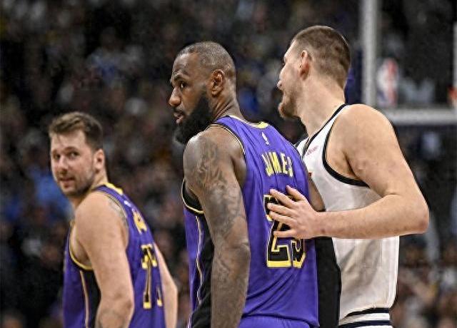 杏彩体育地址-顶级篮球对决带来了多个惊人瞬间，精彩纷呈