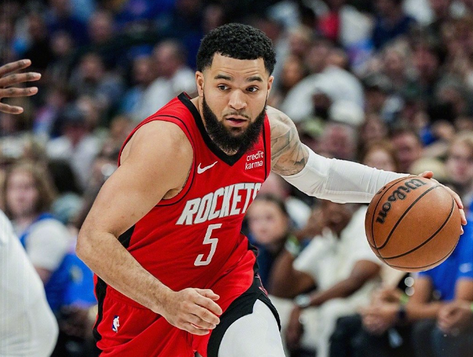 湖北银狐队在球场上发挥出色,获得令人震撼的胜利 湖北银狐队在球场上发挥出色,获得令人震撼的胜利