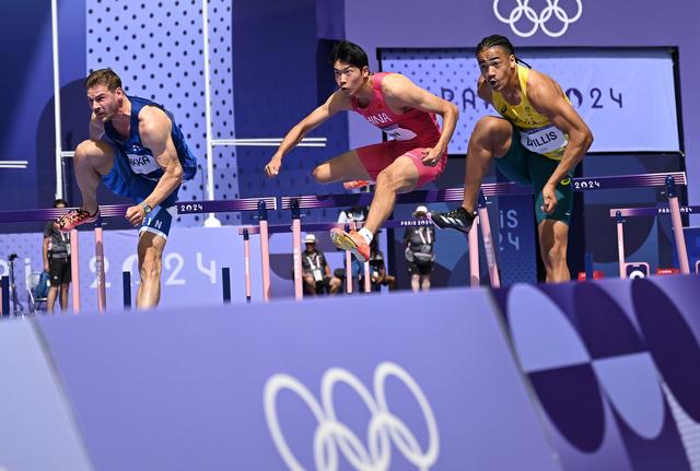 球场上的搏斗精神和精彩表现备受关注