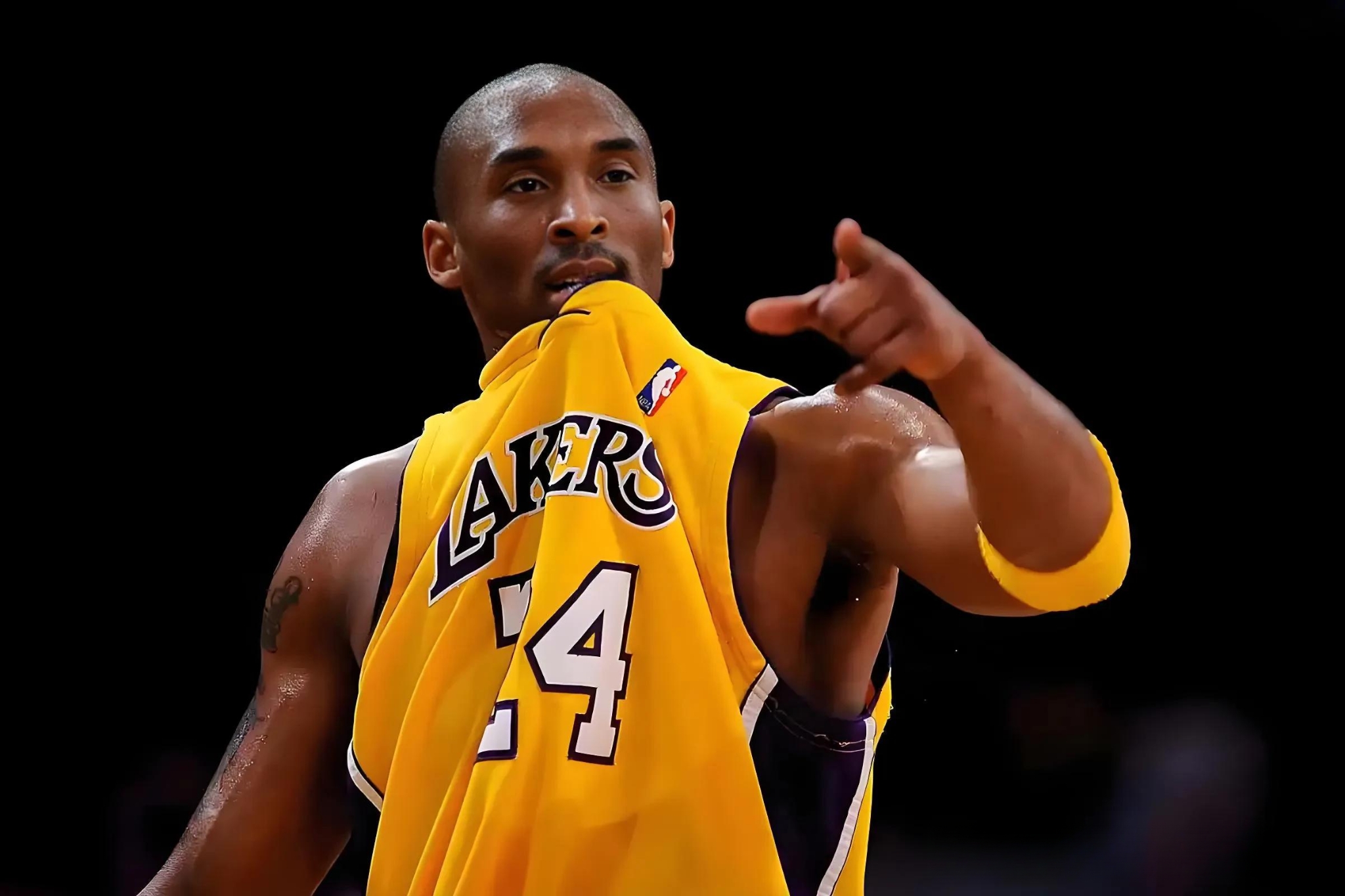 美职篮球员突破自我，为球队赢得关键胜利的简单介绍