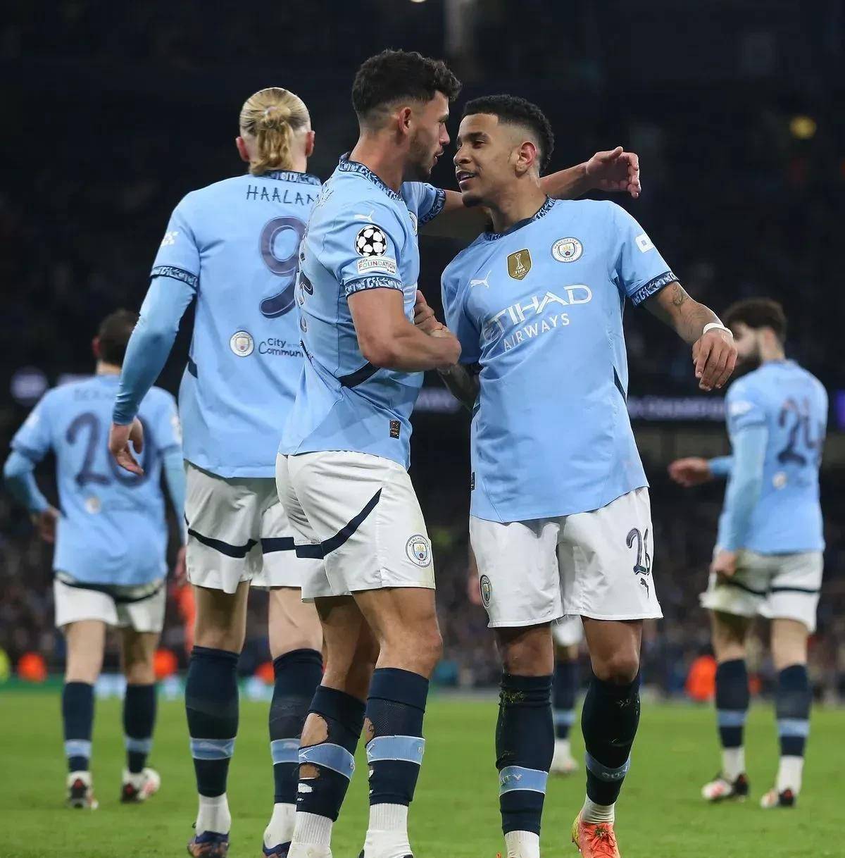 曼城主场-大胜，领跑欧冠小组赛