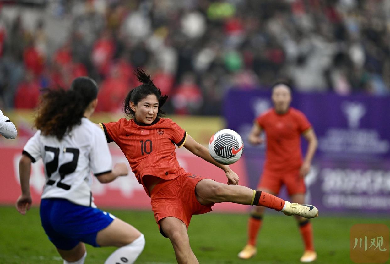 中国女足在国际赛场上赢得胜利