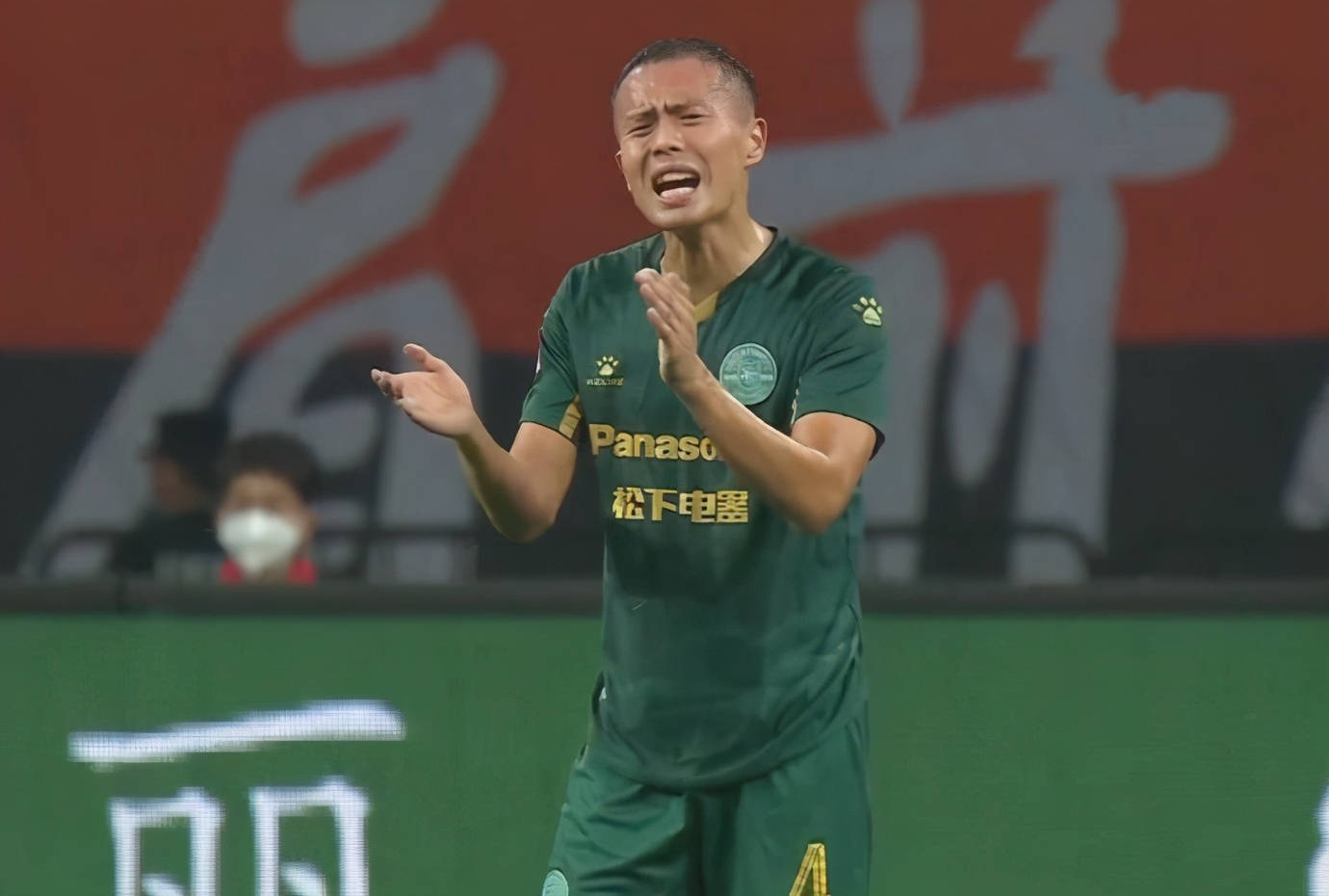 富力客场逼平绿城，难解胜负