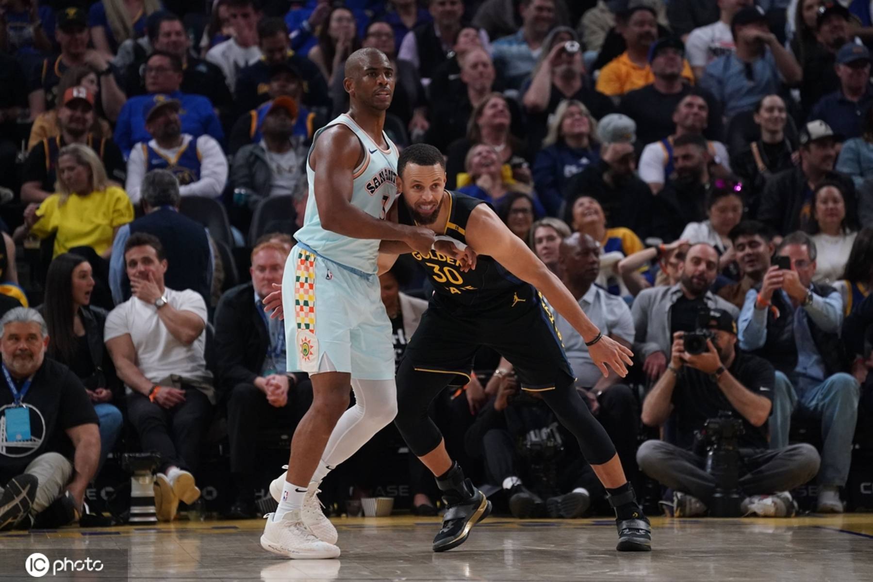 勇士负马刺遭遇两连败 勇士负马刺遭遇两连败