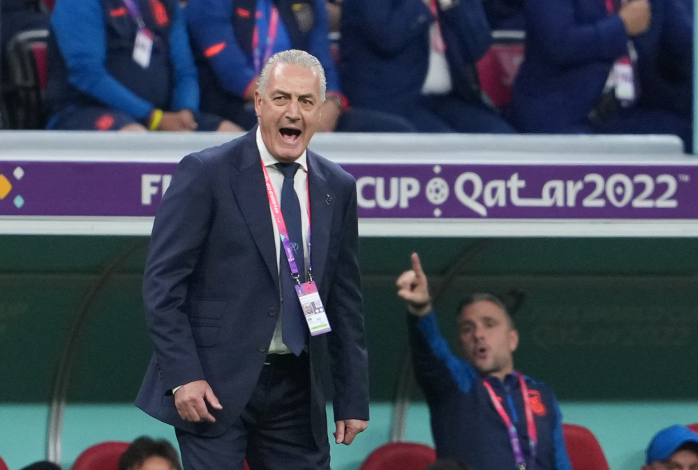 杏彩体育官方登录入口-卡塔尼亚队主帅频发争论，内部管理问题凸显的简单介绍