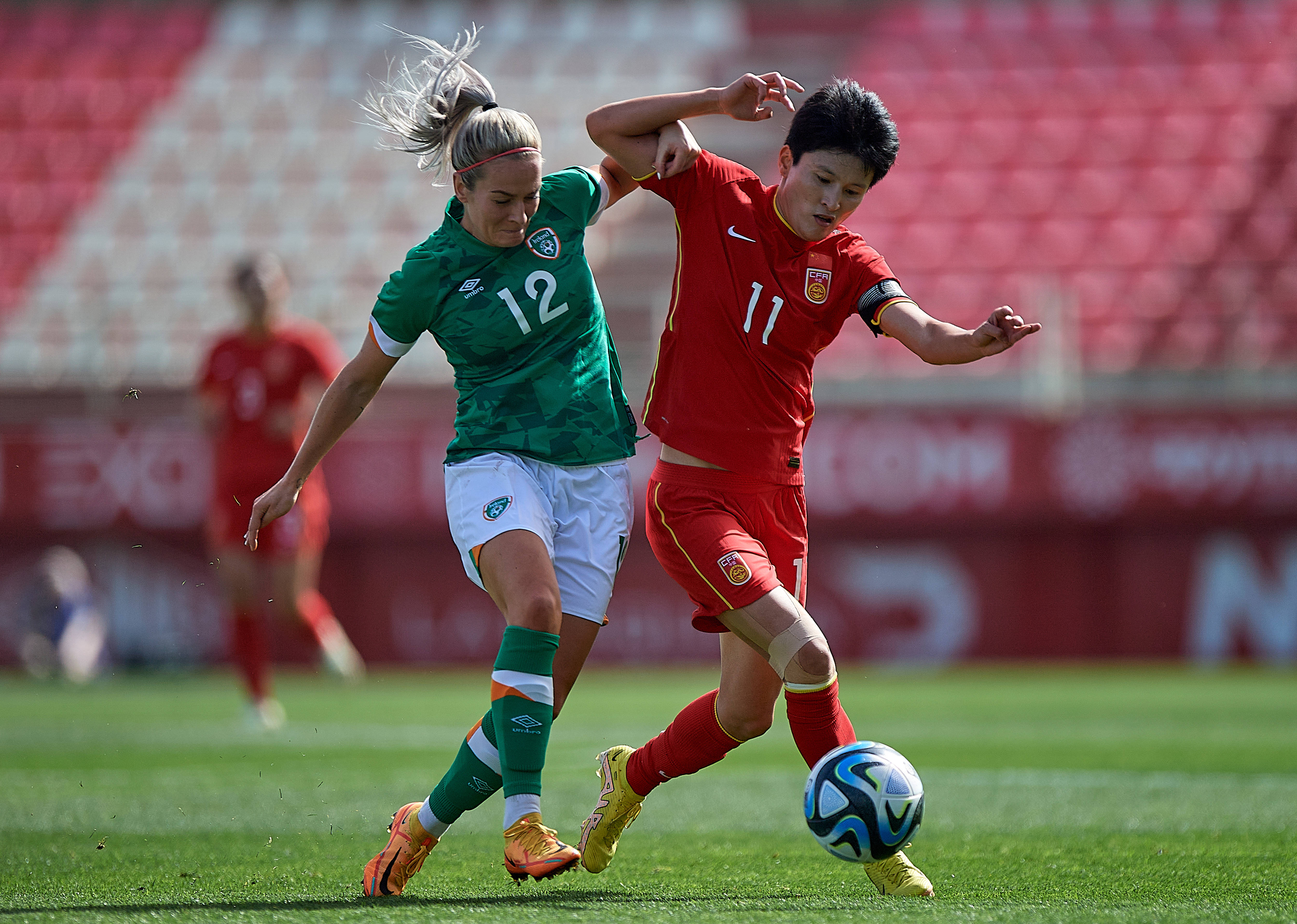 杏彩体育网页版登录入口-兢兢业业，女足比赛英姿飒爽！的简单介绍