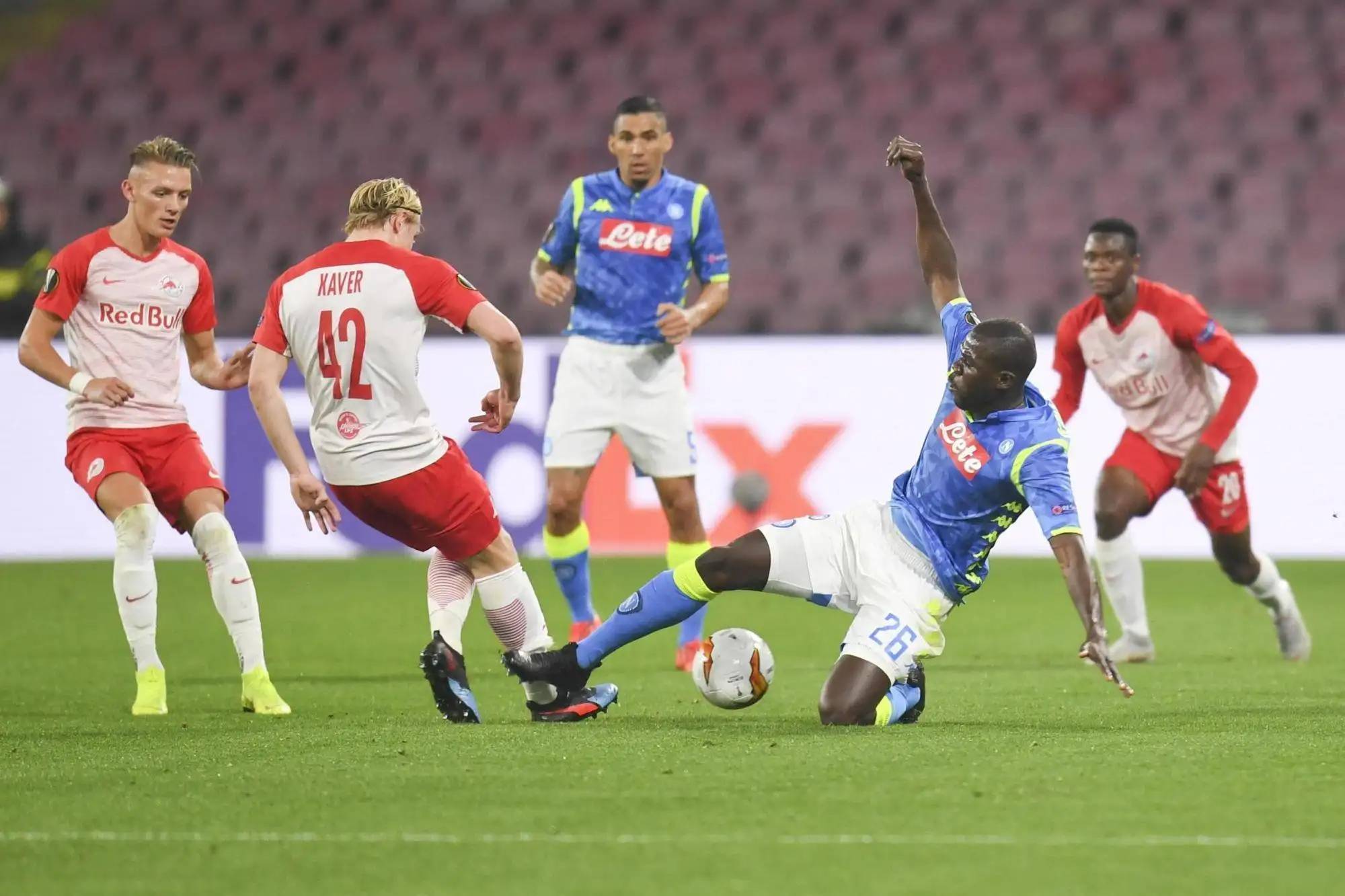 杏彩体育官方登录入口-欧洲足球场上一场引人注目的对决上演