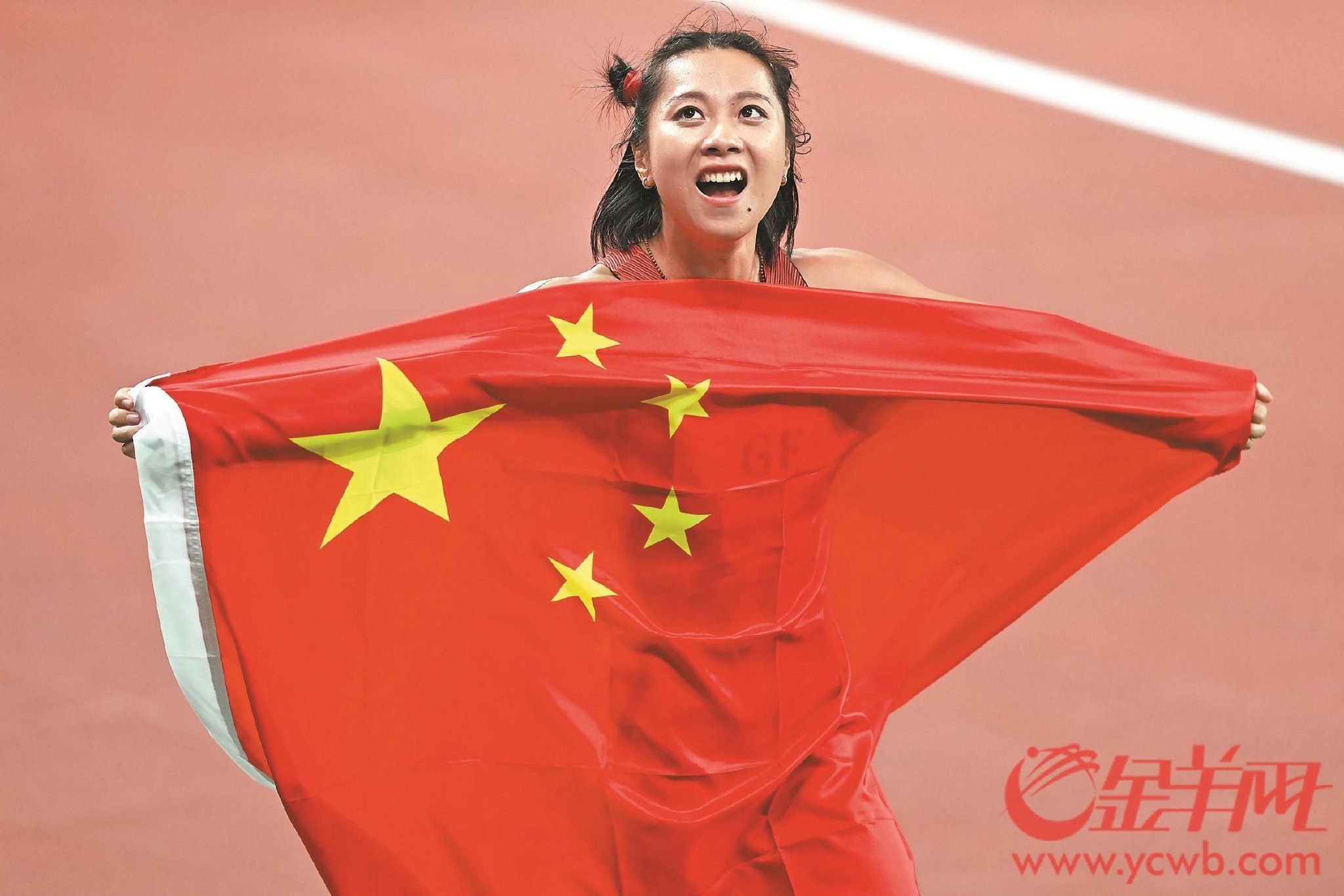 中国运动员携手晋级，争夺金牌