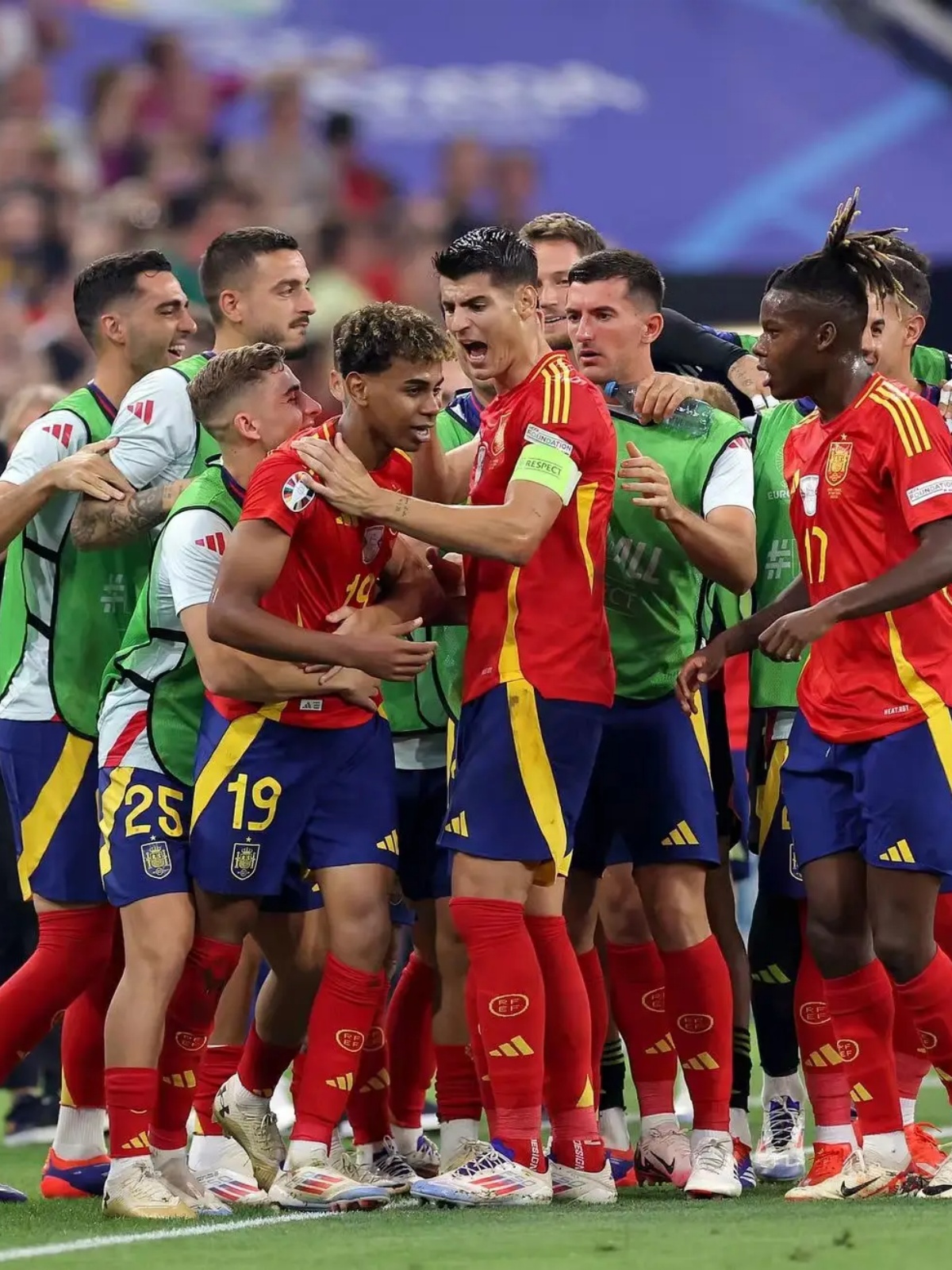 西班牙队在与瑞士队的比赛中获胜