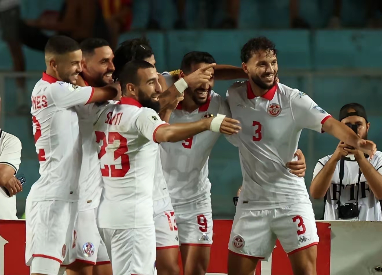 包含卡利亚里客场大胜，保级前景一片光明的词条